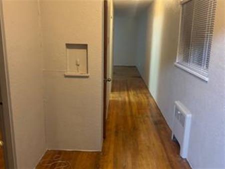 Large one bedroom available for Dec,1,2024