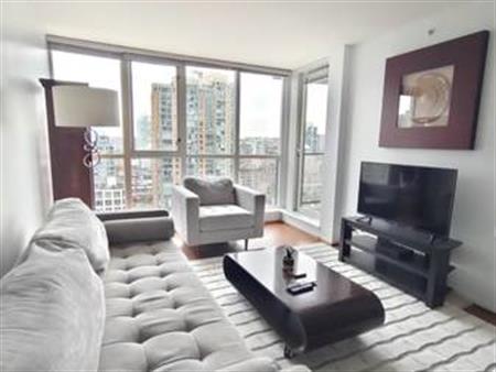 Fully Furnished 1-Bedroom & Den (Brava Tower B) Available Dec 1, 2024