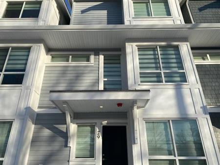 Surrey luxury 3 level townhouse 3 bed plus Den