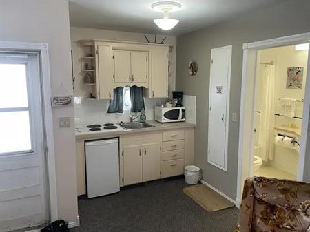 Cozy and bright Studio, all utilities included | 5505 1 Street West, Claresholm