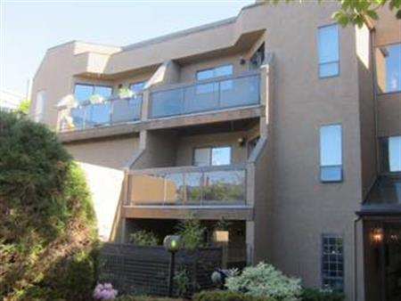 Large 900 sf 2-Level 2-bed1-bath unit in Fairview Slope