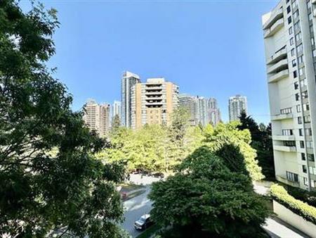 Metrotown Central Park large 1 bed 1 bath with parking for rent