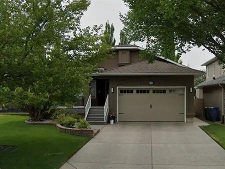 Walkout Bungalow with 4 bedrooms+Den | Calgary