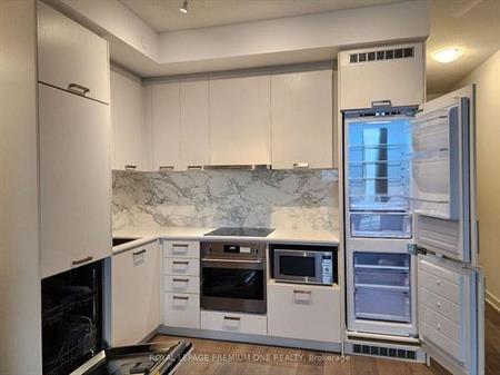 Jane St & Highway 7 Gorgeous 1Bdrm Open Concept Corner Modern Kitchen