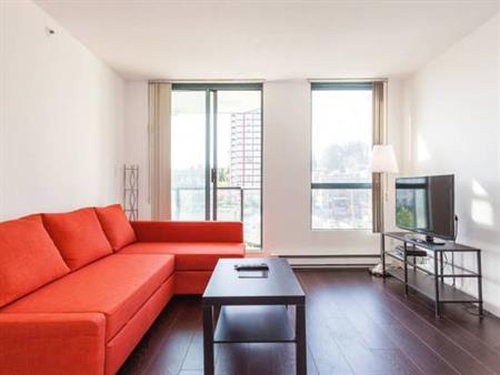 Bright and Clean Fully Furnished 1 Bed Condo near Skytrain