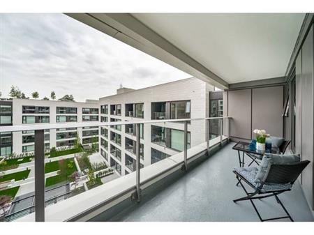 Luxury 2 Bd Condo with Garden View in KERRISDALE