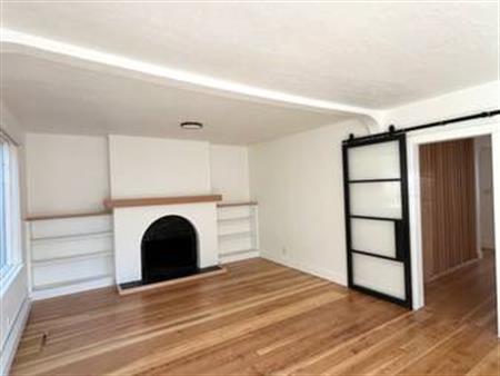 Spacious & Sunny 3 Bed/ 2 Bath Renovated Heritage Home - Pets Welcome!