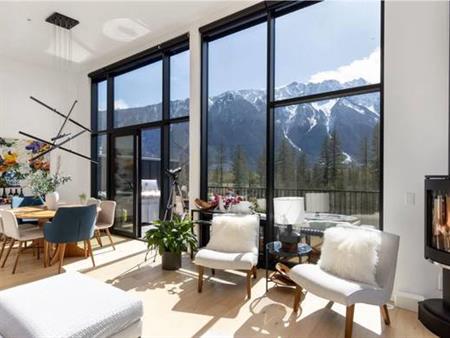 3 bed, 2.5 bath, vaulted ceilings, incredible views of Mt. Currie