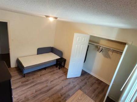 ROOMS (PRIVATE) IN THE GTA FOR RENT: ideal for a femaIe Student