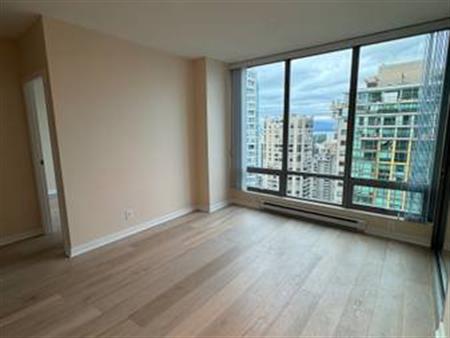 1BR+Den Coal Harbour Condo | Ocean & Mountain Views | Central Location