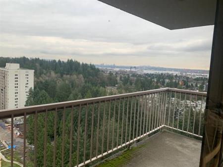 One BED+DEN WOODCROFT LILLOOET ~600ft2 - Floor 20