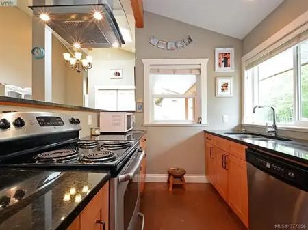 $2,900 / 1800ft2 Gorgeous Custom Built Home - | 2496 Jeanine Drive, Victoria