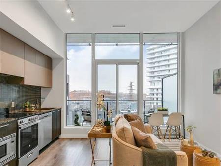 This 511q.ft. 1bedroom suite features a premium 10 ceiling height!!!