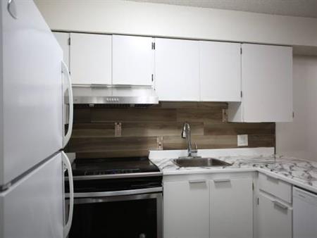 Spacious & Convenient 2 Bed & 1 Bath Apartment in Surrey