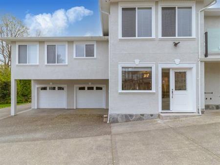 4932 Cordova Bay Rd