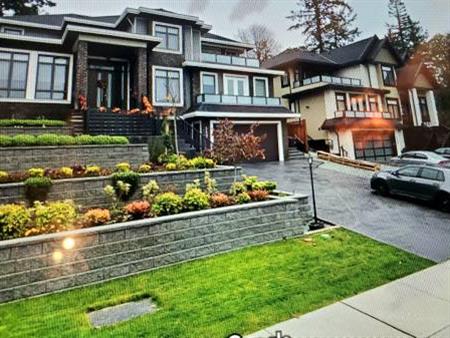 Enjoy this Nest in Heart of Cloverdale (Surrey).