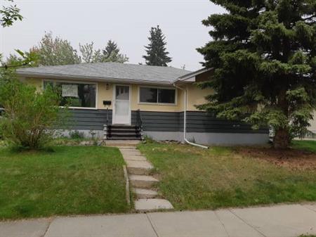 House for Rent in Highwood NW, Calgary