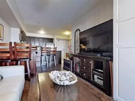 **Hawthorne Village** Beautiful Suite! | 1005 Nadalin Heights, Milton