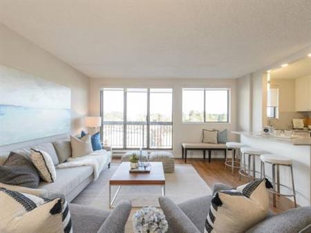 2bd 1ba, in Surrey BC, On-Site Management