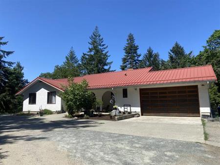 Nanoose Bay Rural Home