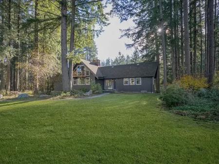 Spacious rancher style home w/loft and basement on Acreage in Brookswood | 20264 27 Avenue, Langley