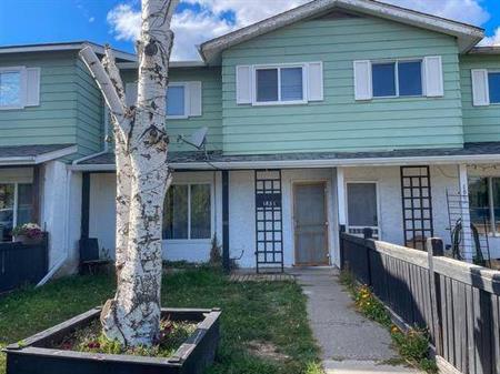 In Merritt 3 Bed 1 Bath townhouse on Menzies St for $2000 plus hydro