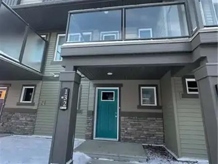 (PN 1229) Chic 3-Bedroom Townhome with Double Car Garage | 1530 Tamarack Blvd Nw, Edmonton