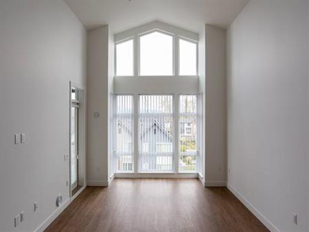 Conveniently Located 1 Bed + Den in Port Coquitlam