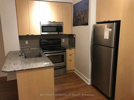 Yonge/Sheppard Great Location 1Bdrm +Den 1Locker 1Parking Near Subway