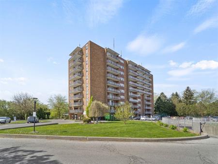 Thames Park Tower Apartments | 150 Mary St., Chatham