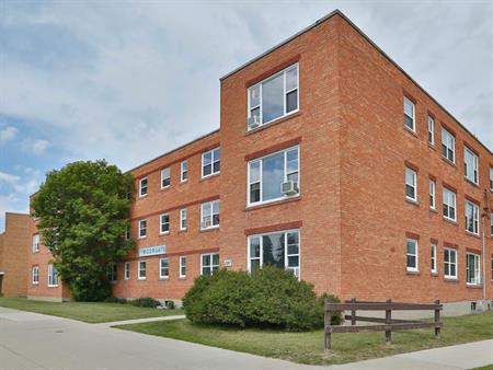 Moorgate Apartments | 2187 Portage Avenue, Winnipeg