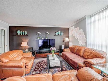 Burnhamthorpe/Duke Of York Spacious 2Bdrm Corner Unit Bright 2Balconi