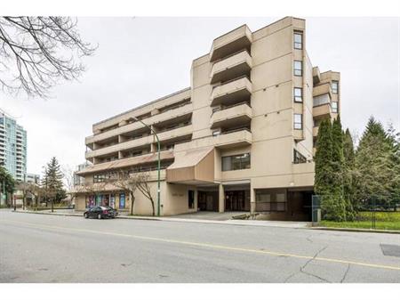 2 Bedroom pent house very large Suite concrete building, 4690 Hazel St