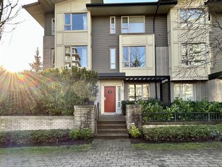 SFU | Spacious 2 bed 2 bath Corner Townhouse w/ parking @ Serenity