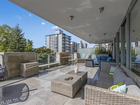 2 Bed 2 Bath Luxury Unit Large Balcony