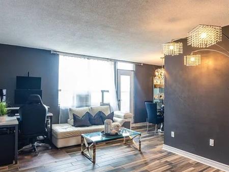 1 Bedroom Condo