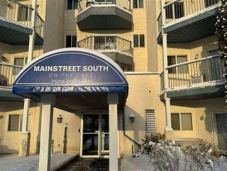 GREAT 1 BED, 1 BATH MAIN FLOOR CONDO W/AN OUTSIDE PARKING STALL IN MIL