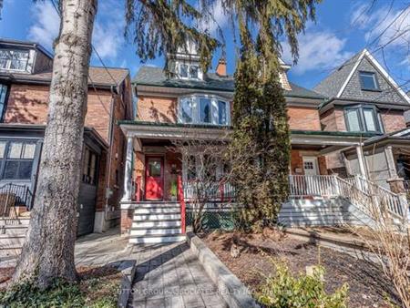 Roncesvalles Village 4-bdrm Family Home!