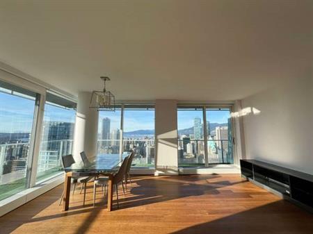 TELUS GARDEN Breathtaking Panoramic View 2 bdrms+ 2 baths + 1 pk