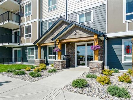 Lakecrest Apartments | 2 Crestview Blvd, Sylvan Lake