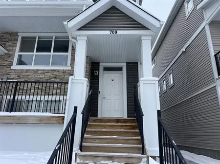 Cozy 3 bedroom +den Town Home( End Unit) | 709 - 355 Nolancrest Heights Northwest, Calgary