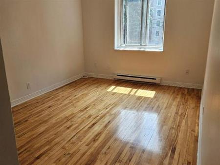 1 CH - 1 SDB - Montréal - $1,350 /mo