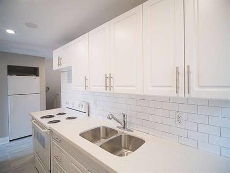 1-Bed, 1-Bath + Parking/Gas/Water Incl (Holton Ave)