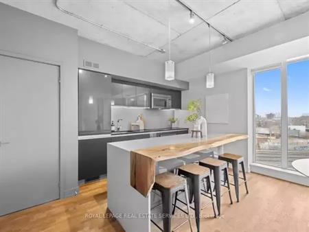 Spacious 2 Bed / 2 Bath Unit Steps In Queen West Village | 20 Minowan Miikan Lane, Toronto