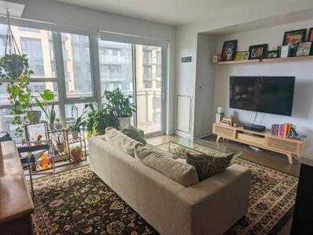 Queen West Furnished Modern 1 Bed 1 Bath Condo