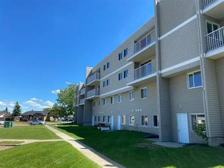 $500 X&apos;MAS MOVE IN BONUS | 13704 24th Street, Edmonton