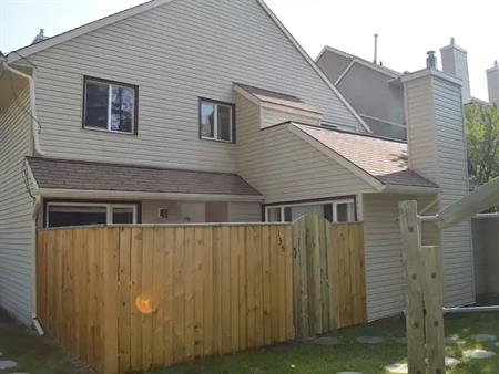 2-Storey Townhouse in the desirable Glamorgan Neighbourhood | 135 - 48 Glamis Green SW, Calgary