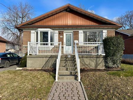 Maison Montréal (Saint-Léonard) À Louer