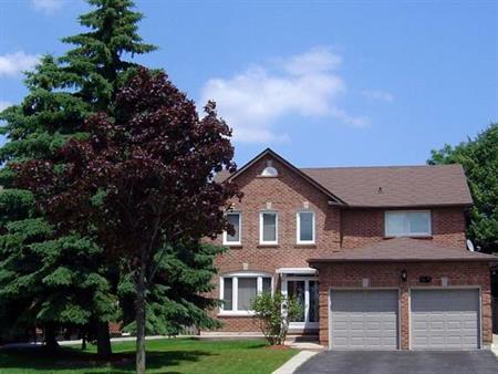 Large detached house with 4 bedroom/3br in Mississauga