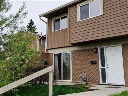 2 BEDROOM PET FRIENDLY TOWNHOUSE SW AVAIL JAN 1 GLENBROOK | 5 - 4940 39 AVE SW, Calgary